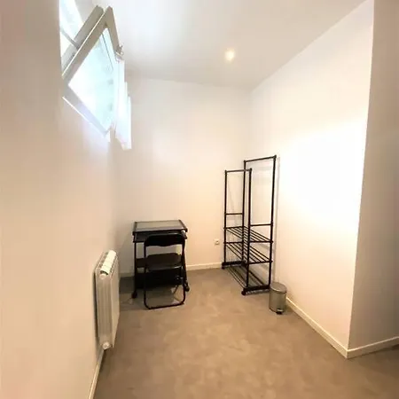 Adorable Bedroom - Renovated