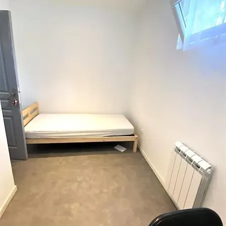 Adorable Bedroom - Renovated Appartement *